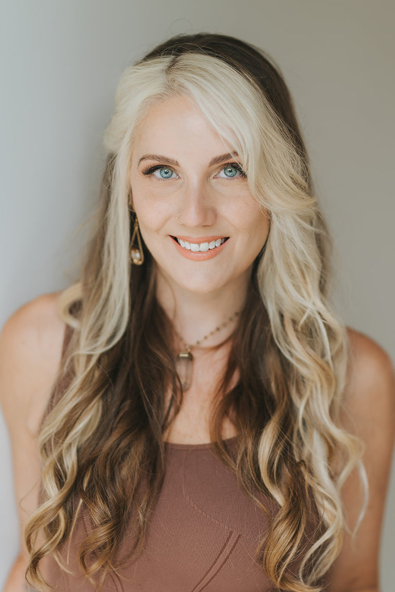 Episode 75: How this Therapist Posts Consistently on Instagram (While Regulating the Nervous System!) with Michelle Shlafman