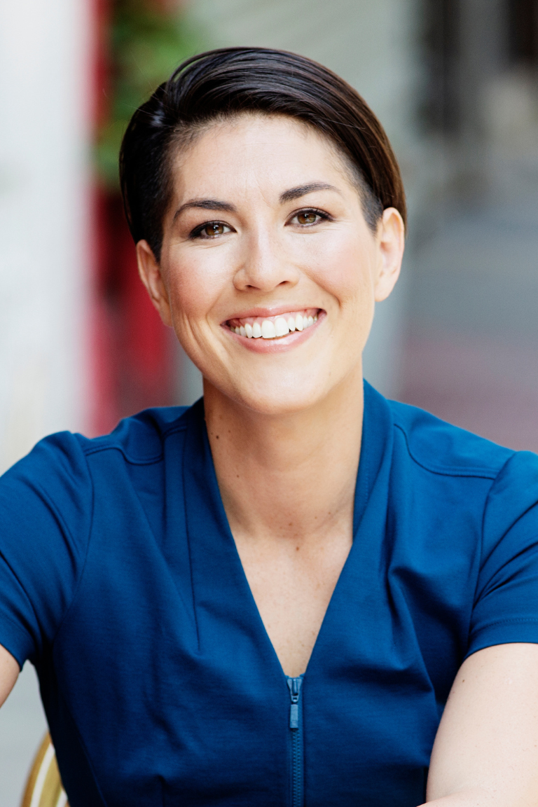 How to Niche Without Losing Your Voice: Business and Marketing Tips from 7 Figure Clinic Owner Dr. Emily Kiberd [Episode 119]